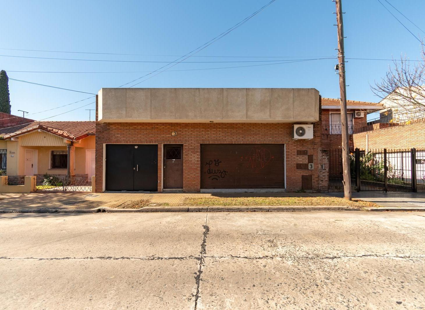 Foto de Interesante propiedad por su funcionalidad de vivienda y depósito en V, imagen 3