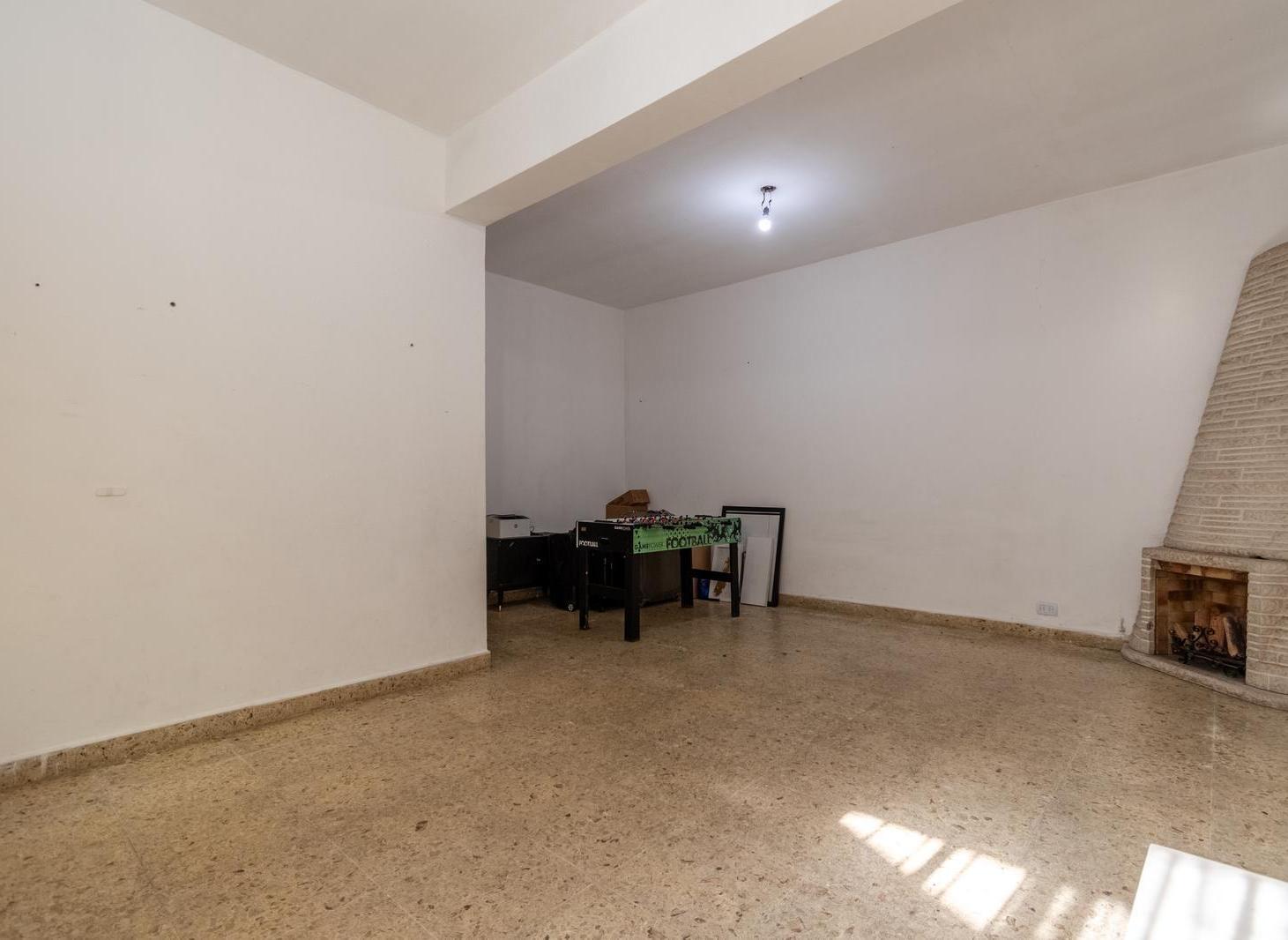 Foto de Interesante propiedad por su funcionalidad de vivienda y depósito en V, imagen 1
