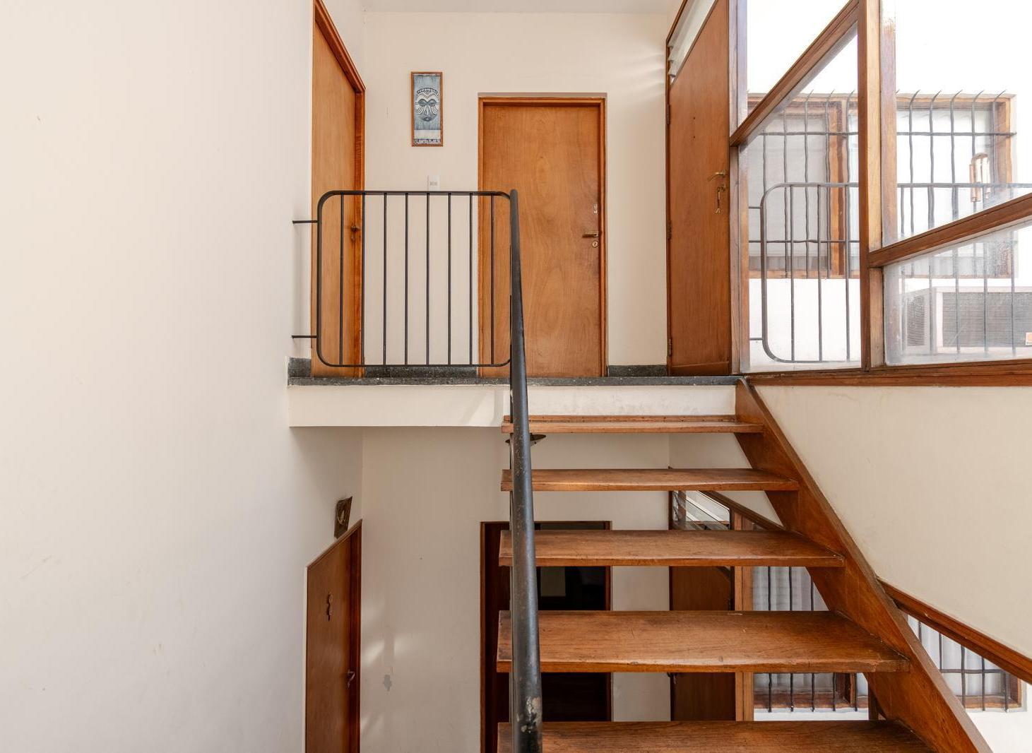 Foto de Simpático PH en venta con jardín a media cuadra de la Av. Santa Fe, en, imagen 3