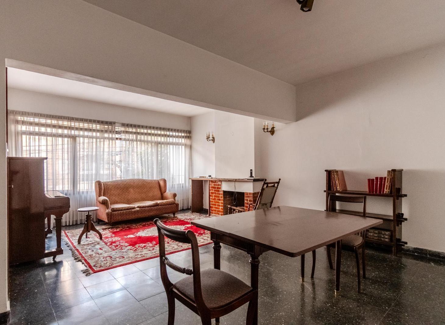 Foto de Simpático PH en venta con jardín a media cuadra de la Av. Santa Fe, en, imagen 1
