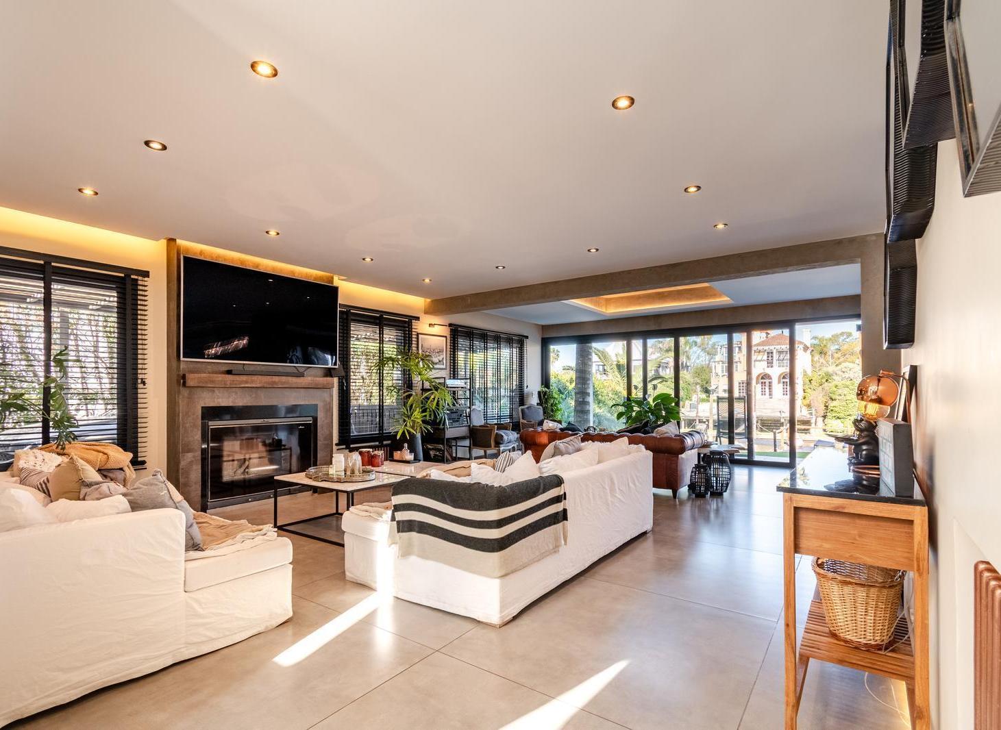 Foto de Exclusiva casa de diseño a la venta con amarra en el Bº Marina del Sol, imagen 5