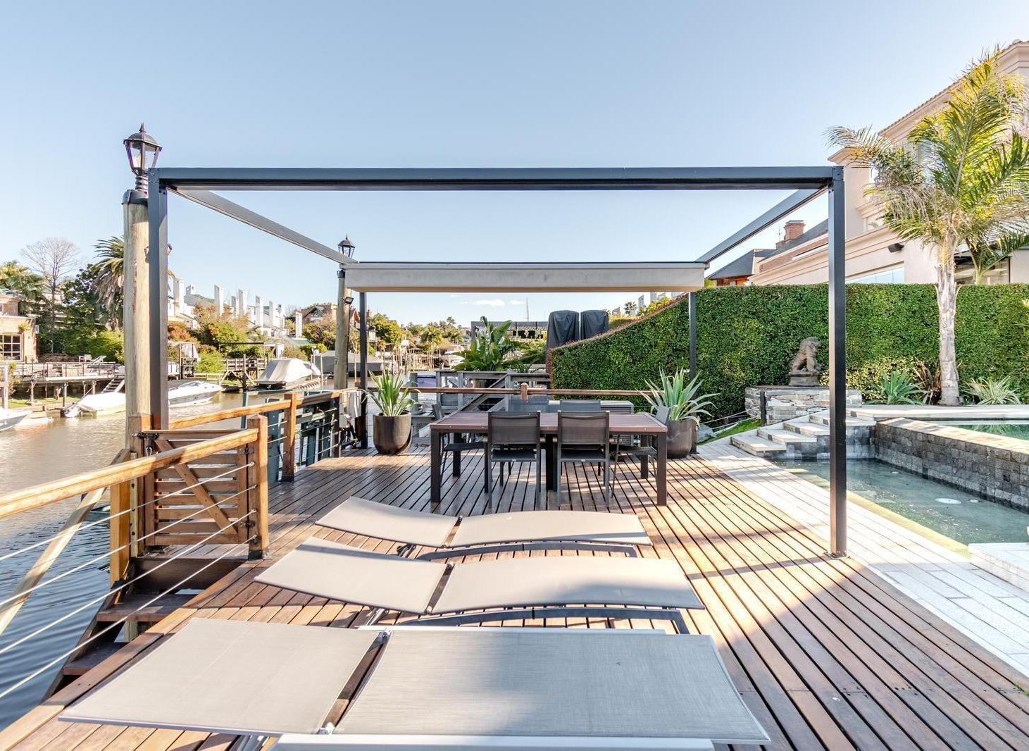 Foto de Exclusiva casa de diseño a la venta con amarra en el Bº Marina del Sol, imagen 3