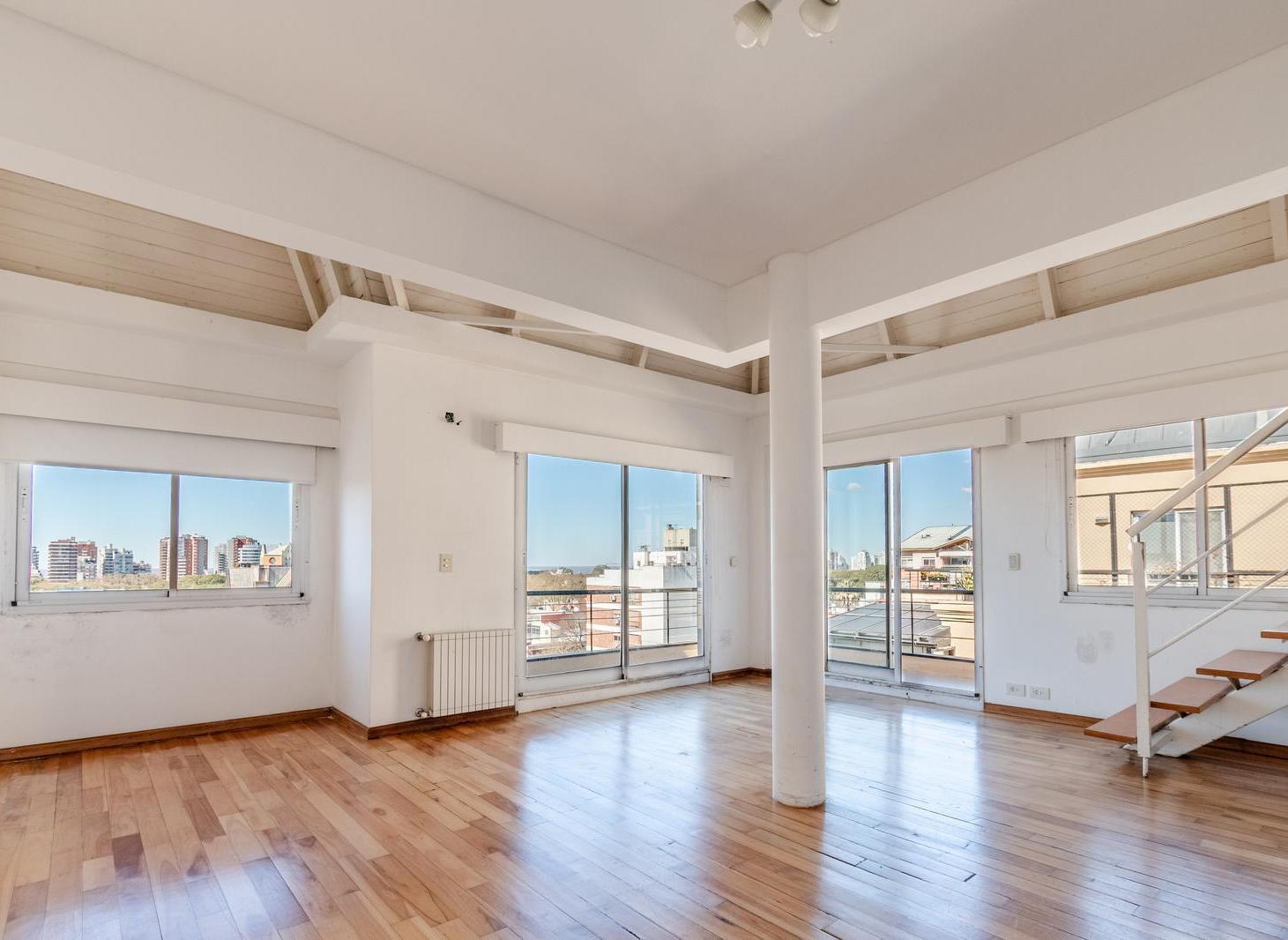 Foto de Simpático departamento, dos ambientes en dúplex, con balcón y cochera, imagen 1