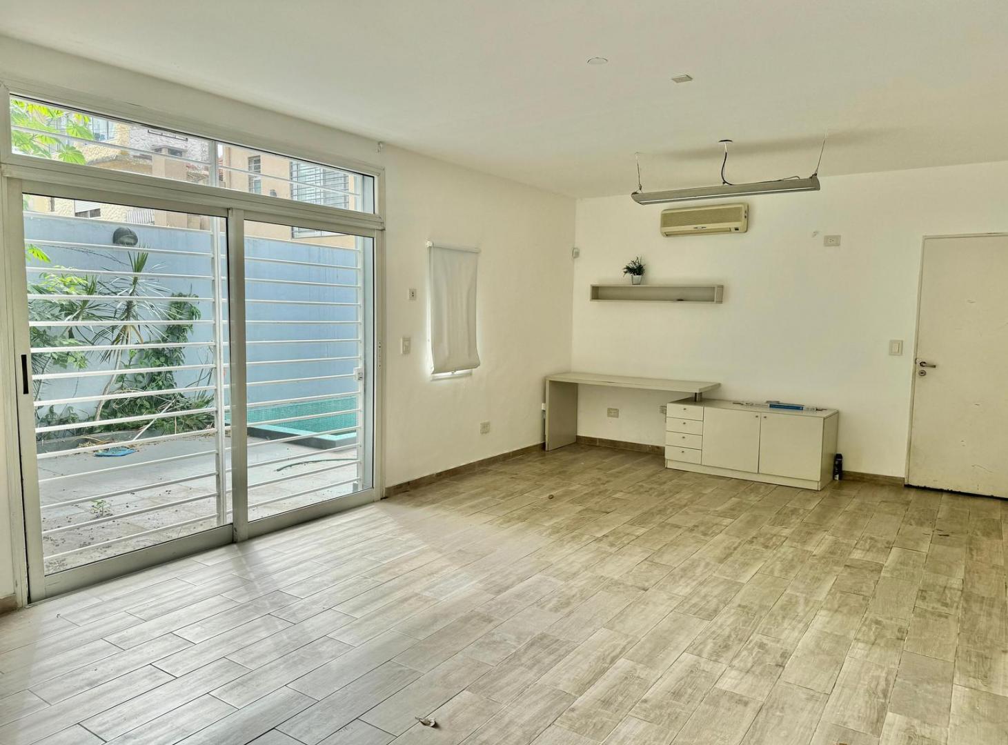 Foto de Moderna y cómoda casa en venta y alquiler en Florida con piscina y, imagen 1