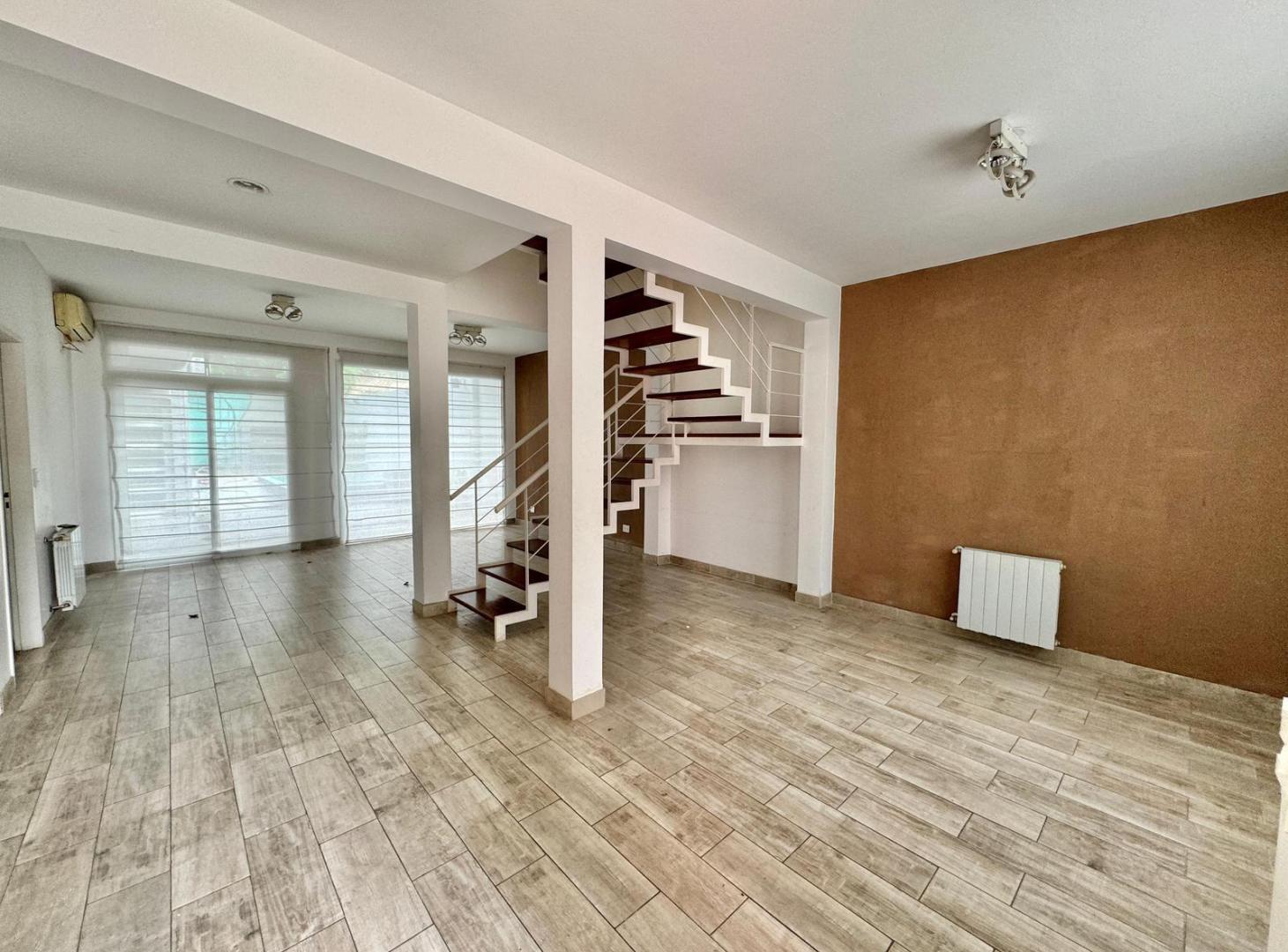 Foto de Moderna y cómoda casa en venta y alquiler en Florida con piscina y, imagen 3