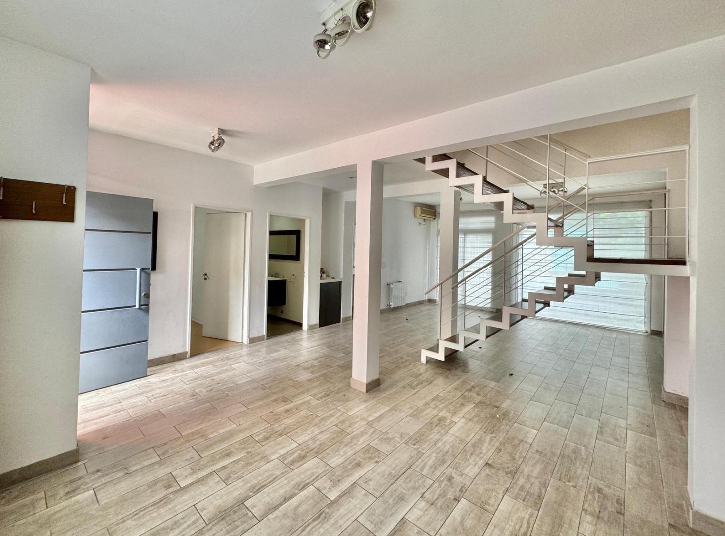 Foto de Moderna y cómoda casa en venta y alquiler en Florida con piscina y, imagen 4
