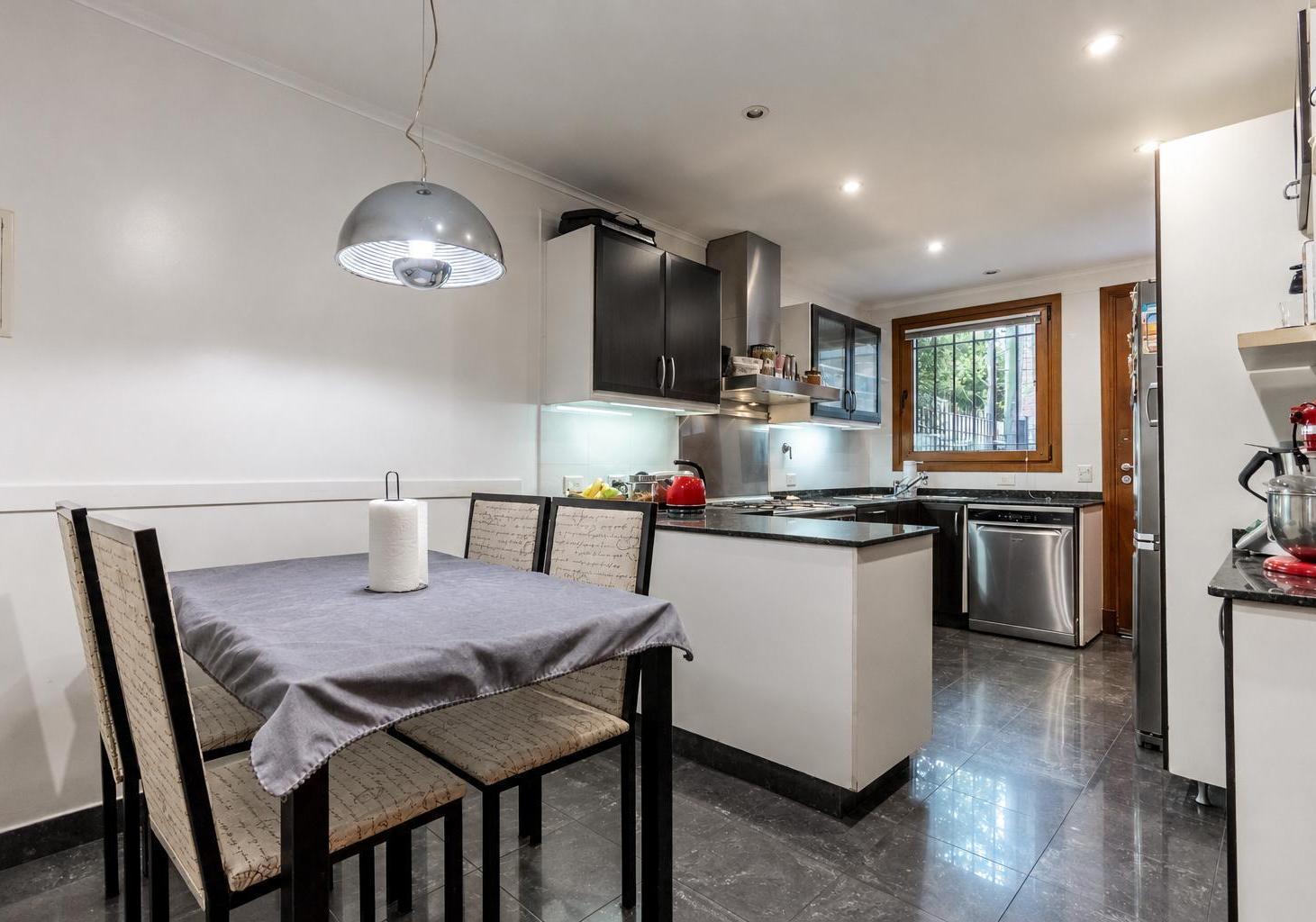 Foto de Divina casa en venta ubicada en Acassuso, con garage, jardín y piscina., imagen 4