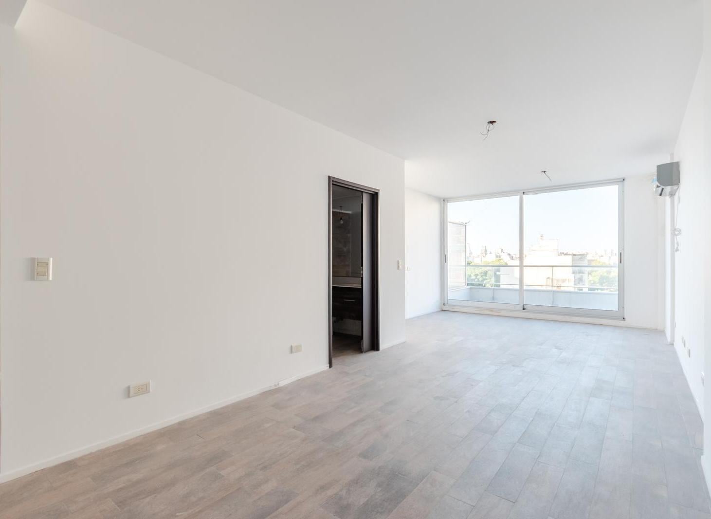 Foto de Luminoso monoambiente en venta y alquiler, piso alto, apto profesional, imagen 2