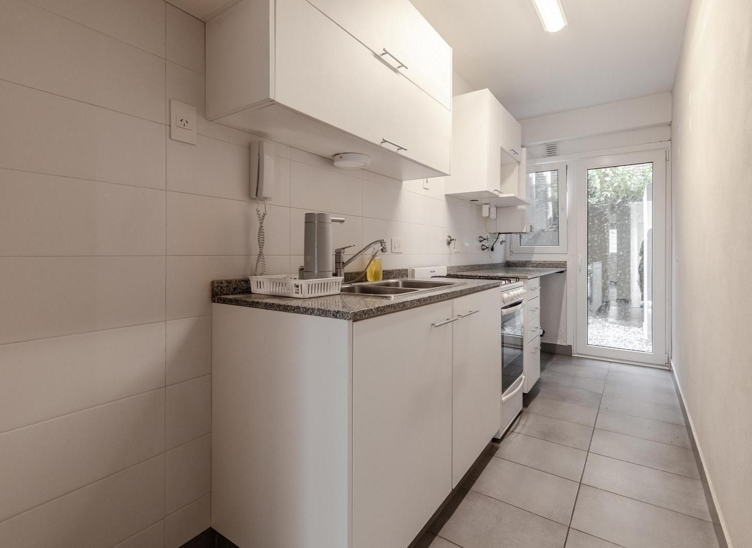 Foto de Departamento en alquiler apto profesional con cochera y enorme patio, imagen 5