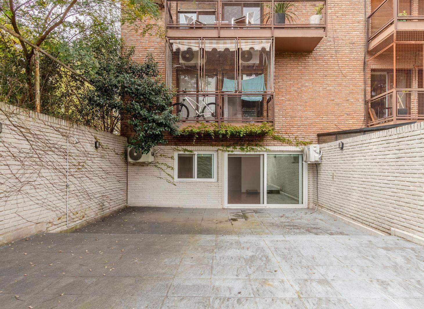 Foto de Departamento en alquiler apto profesional con cochera y enorme patio, imagen 4
