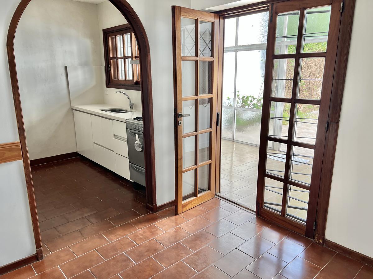 Foto de Impecable casa en una planta con jardín y terraza en alquiler, ubicada, imagen 2