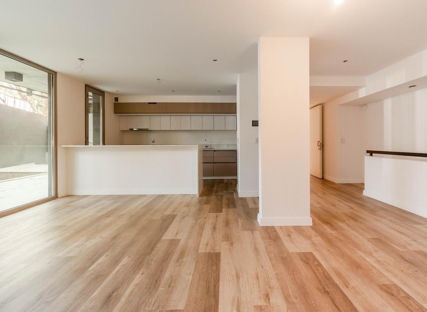 Foto de Espectacular semipiso en alquiler con dos cocheras y patio en el, imagen 2