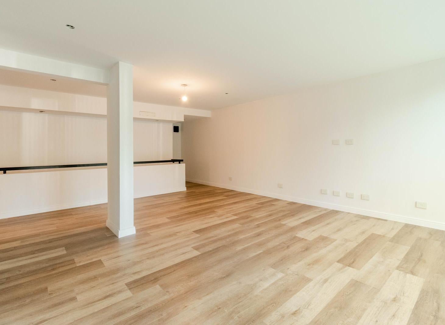 Foto de Espectacular semipiso en alquiler con dos cocheras y patio en el, imagen 3
