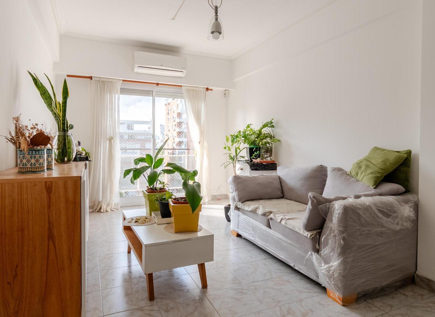 Foto de Luminoso departamento en venta con balcón y cochera cubierta en, imagen 4