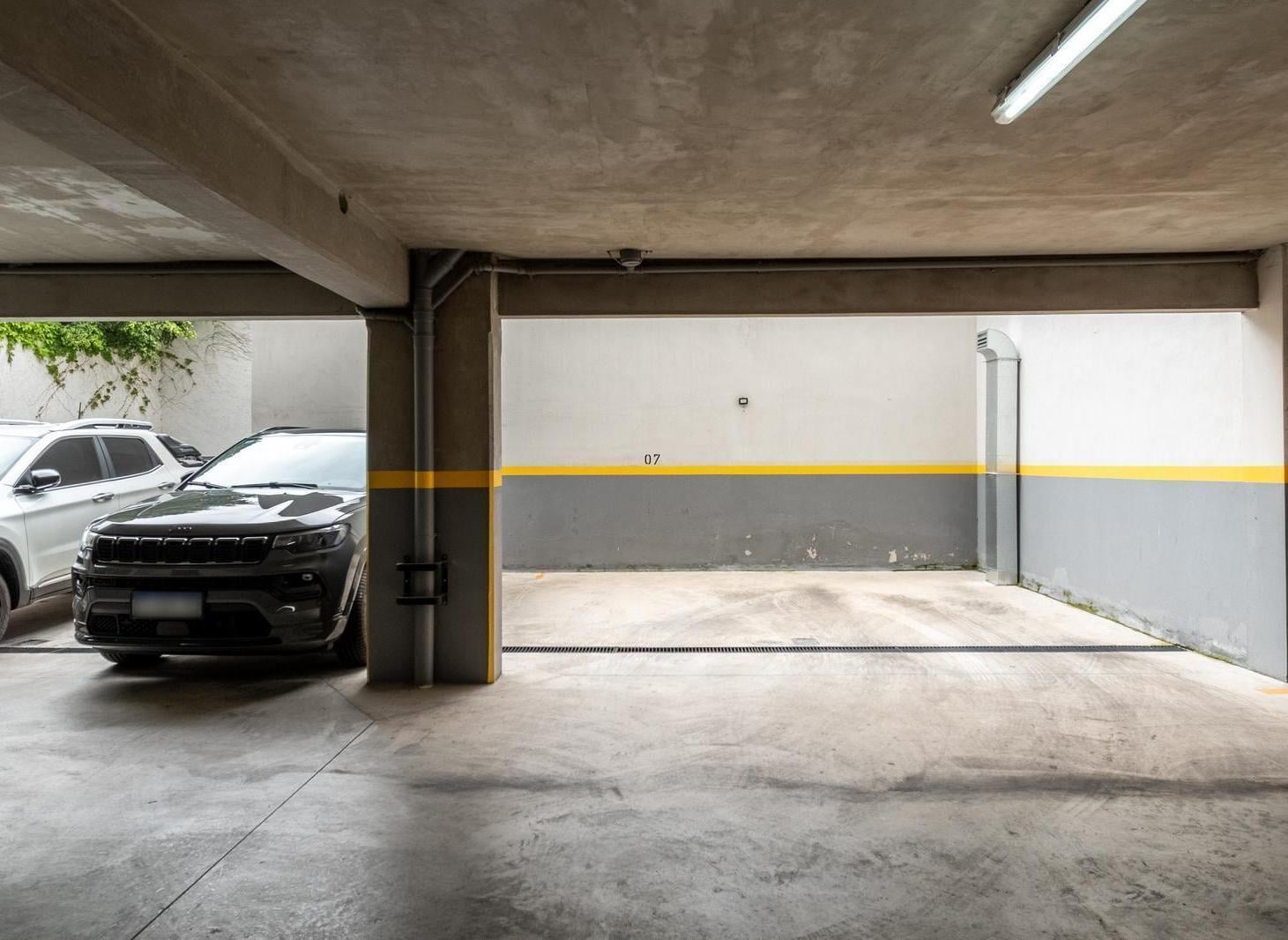 Foto de Cómoda cochera fija descubierta en venta, edificio a estrenar en Villa, imagen 1