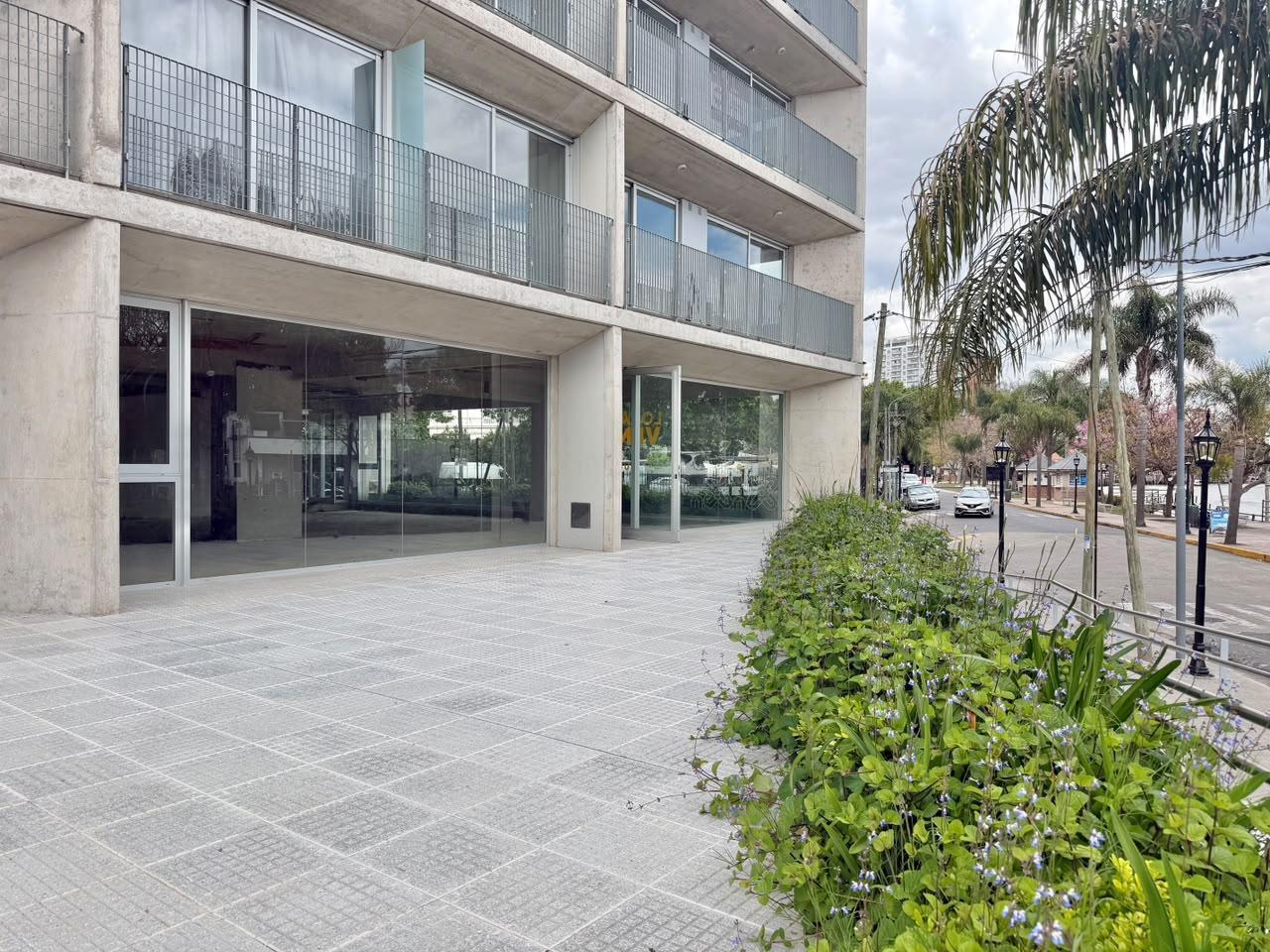 Foto de Local en venta en Tigre | Esquina frente al río | Apto gastronomía., imagen 1