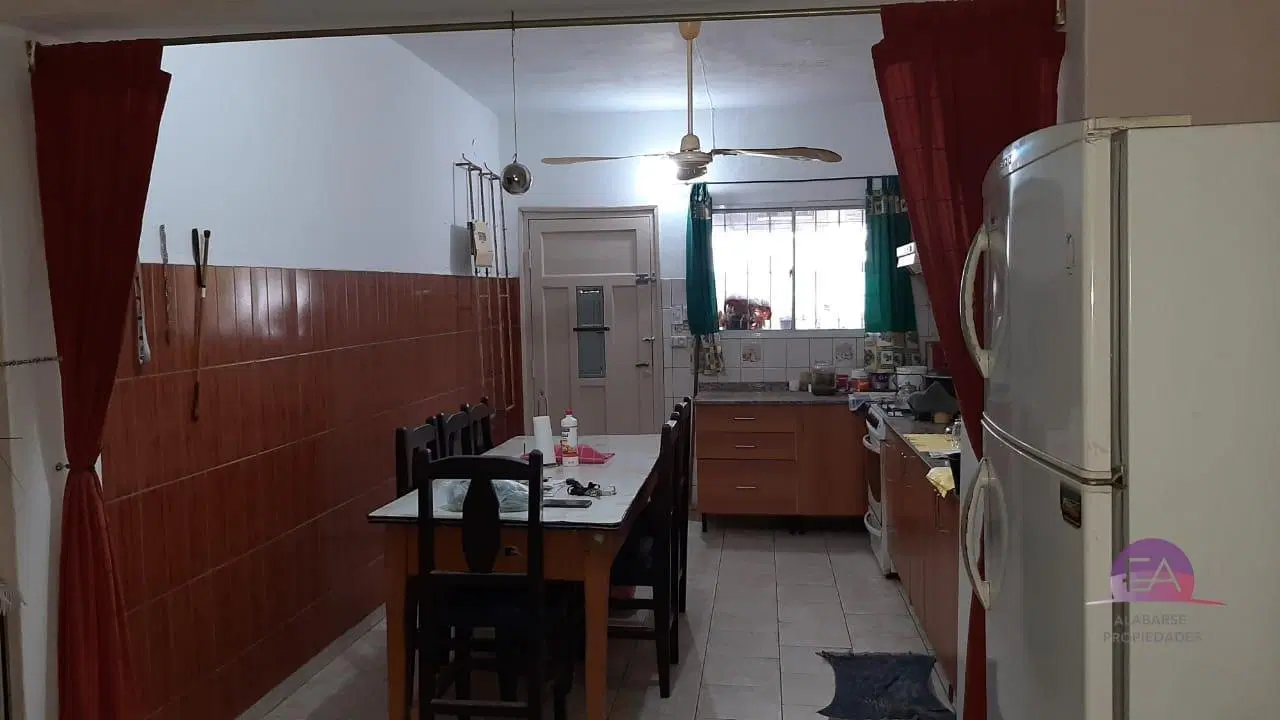 Casa 2 dorm + Cochera + 3 Monoambientes Ideal inversion 4