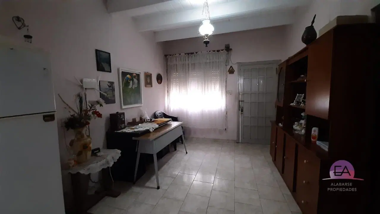 Casa 2 dorm + Cochera + 3 Monoambientes Ideal inversion 5