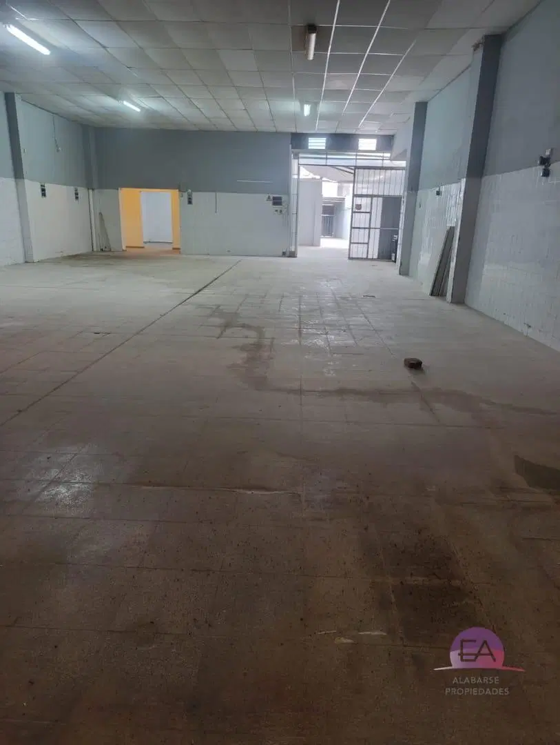 VENTA GALPON con 1 depto. en zona Alta Córdoba 4