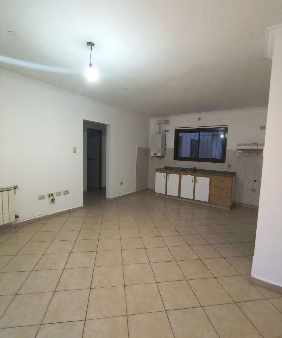 Foto de ALQUILO 2 DORMITORIOS SOBRE CARCANO, EXTERNO CON BALCON, imagen 4