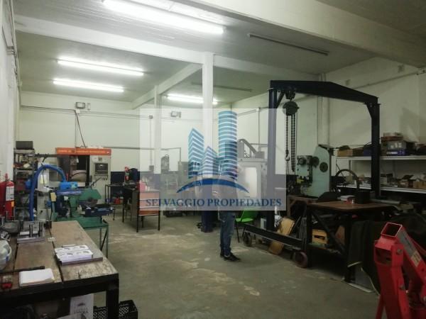 Galpon De150 m², con Oficina y Vestuarios, Lanus Oeste 2