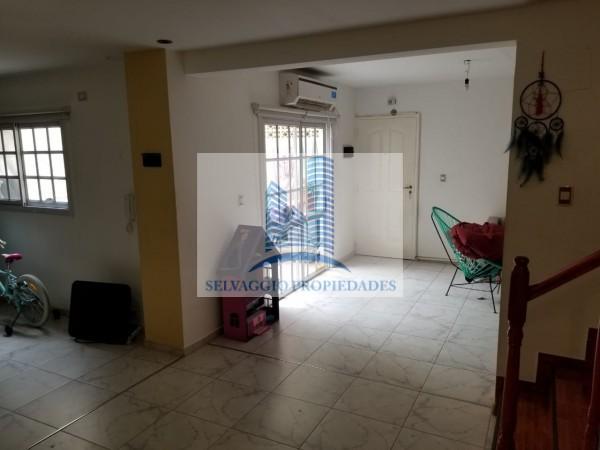 Departamento 3 Ambientes con Patio, Desarrollado en 2 Plantas. Excelente Estado. 2
