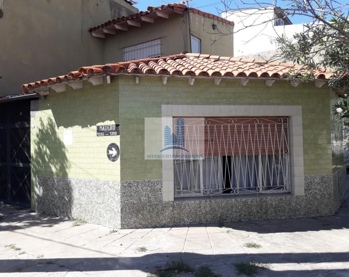 Casa Sobre Esquina de 4 Ambientes, con Garage y Terraza. Lanus. 1