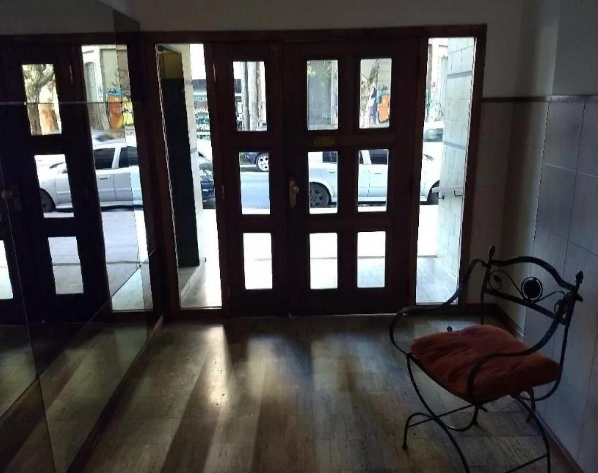 DEPARTAMENTO DE 2 AMBIENTES, 50M2. EXELENTE UBICACION, LANUSITA.