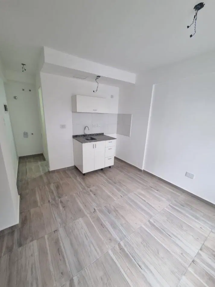 MONOAMBIENTE EN 2° PISO, INTERNO 21M2. 2