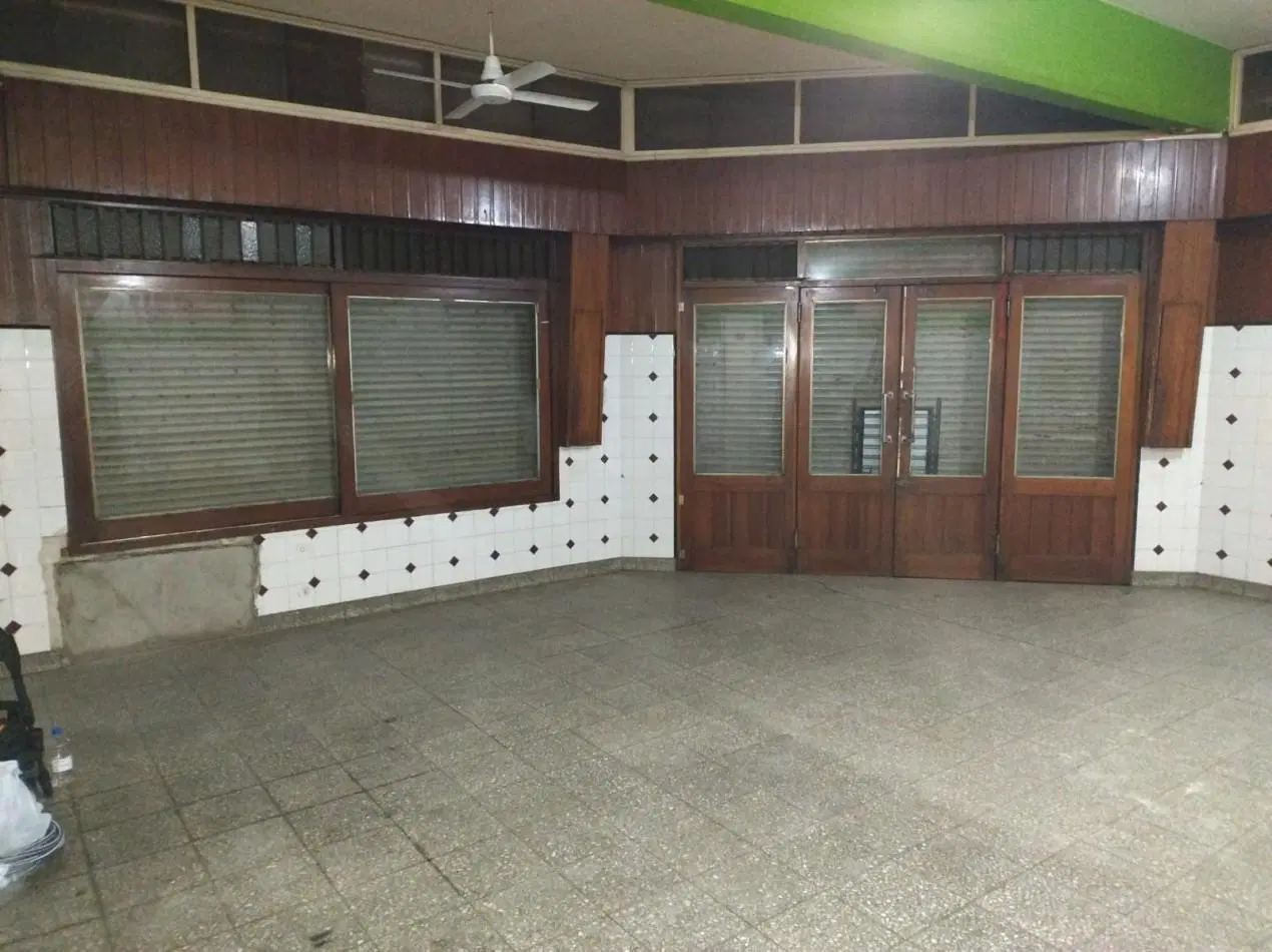 LOCAL COMERCIAL SOBRE ESQUINA 60M2, VALENTIN ALSINA. 1