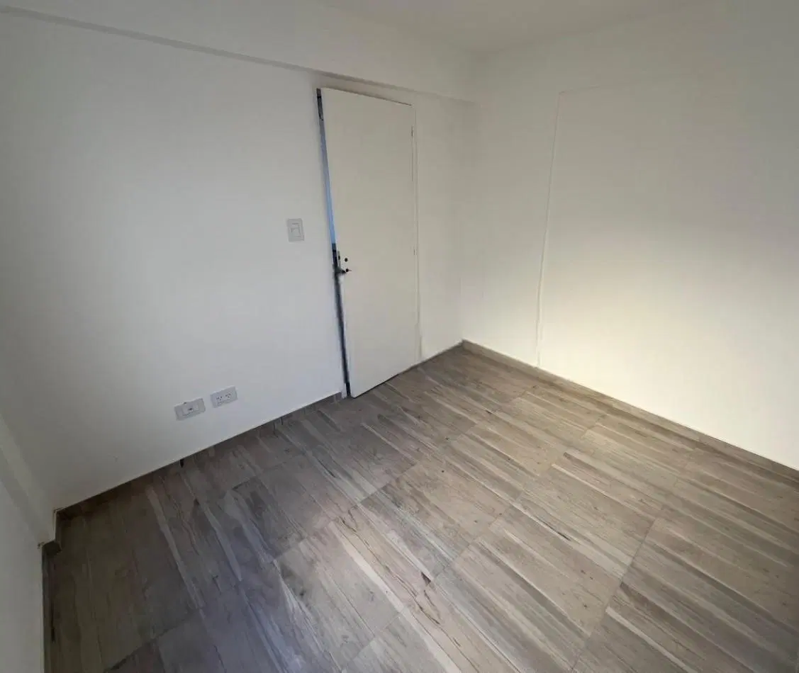 MONOAMBIENTE EN PLANTA BAJA , CONTRAFRENTE, CON PATIO, 48M2. 5