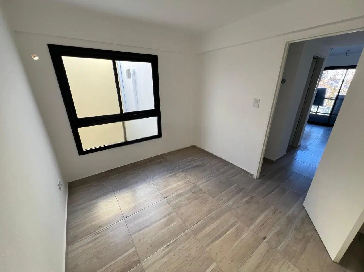 MONOAMBIENTE EN PLANTA BAJA , CONTRAFRENTE, CON PATIO, 48M2. 4