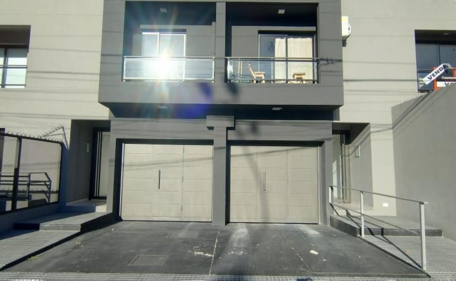 MONOAMBIENTE EN SEGUNDO PISO, 21M2, BANFIELD.
