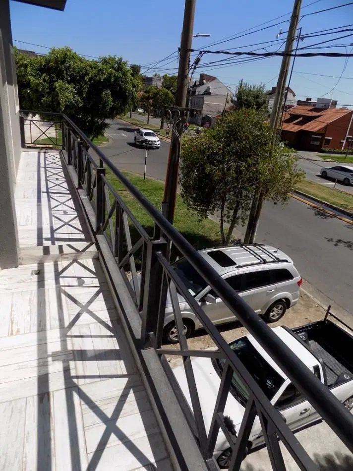 DEPARTAMENTO MONOAMBIENTE DIVIDIDO AL FRENTE CON BALCON. 3