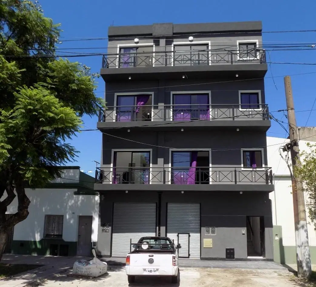 DEPARTAMENTO MONOAMBIENTE DIVIDIDO AL FRENTE CON BALCON. 2