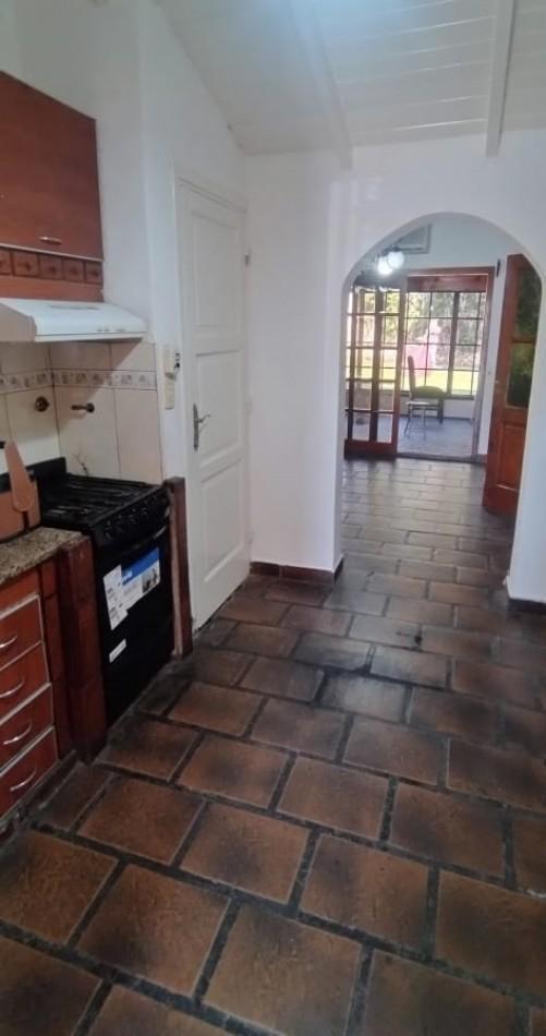 Foto de Chalet de 3 Ambientes con cochera y fondo libre., imagen 5
