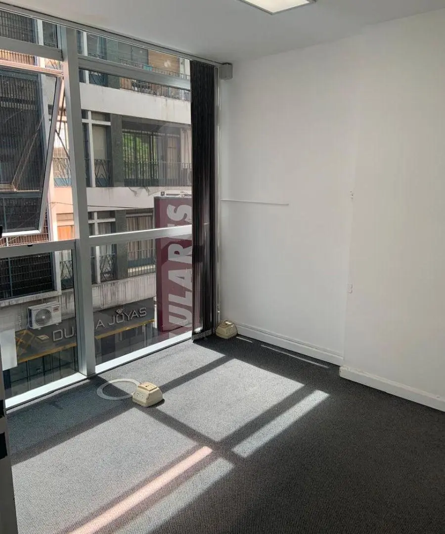 Excelente Oficina en Barrio Centro - Zona Bancaria 4