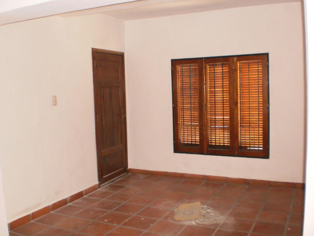 Foto de Alquiler Casa 3 Dormitorios C/ Patio y Cochera - Barrio Villa Marta, imagen 2