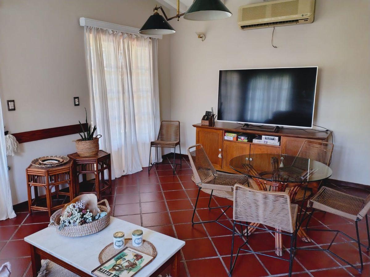 Alquiler Casa con Patio y Pileta - Barrio Villa Cabrera