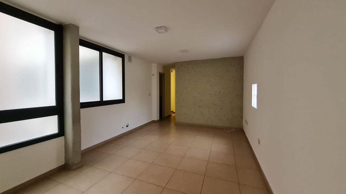 Foto de Alquiler Departamento 2 Dormitorios 2 Baños - General Paz, imagen 2