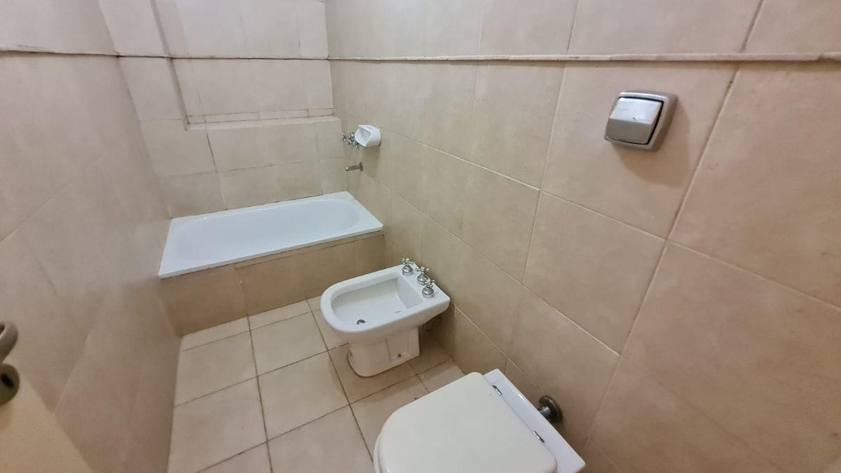 Foto de Alquiler Departamento 2 Dormitorios 2 Baños - General Paz, imagen 5