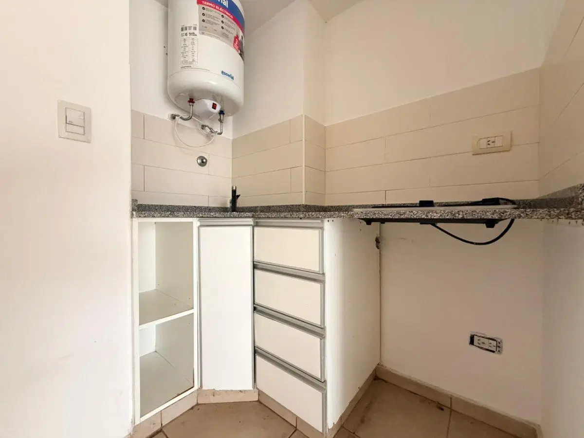 Venta Oficina Planta Libre con Kitchennete Centro 5
