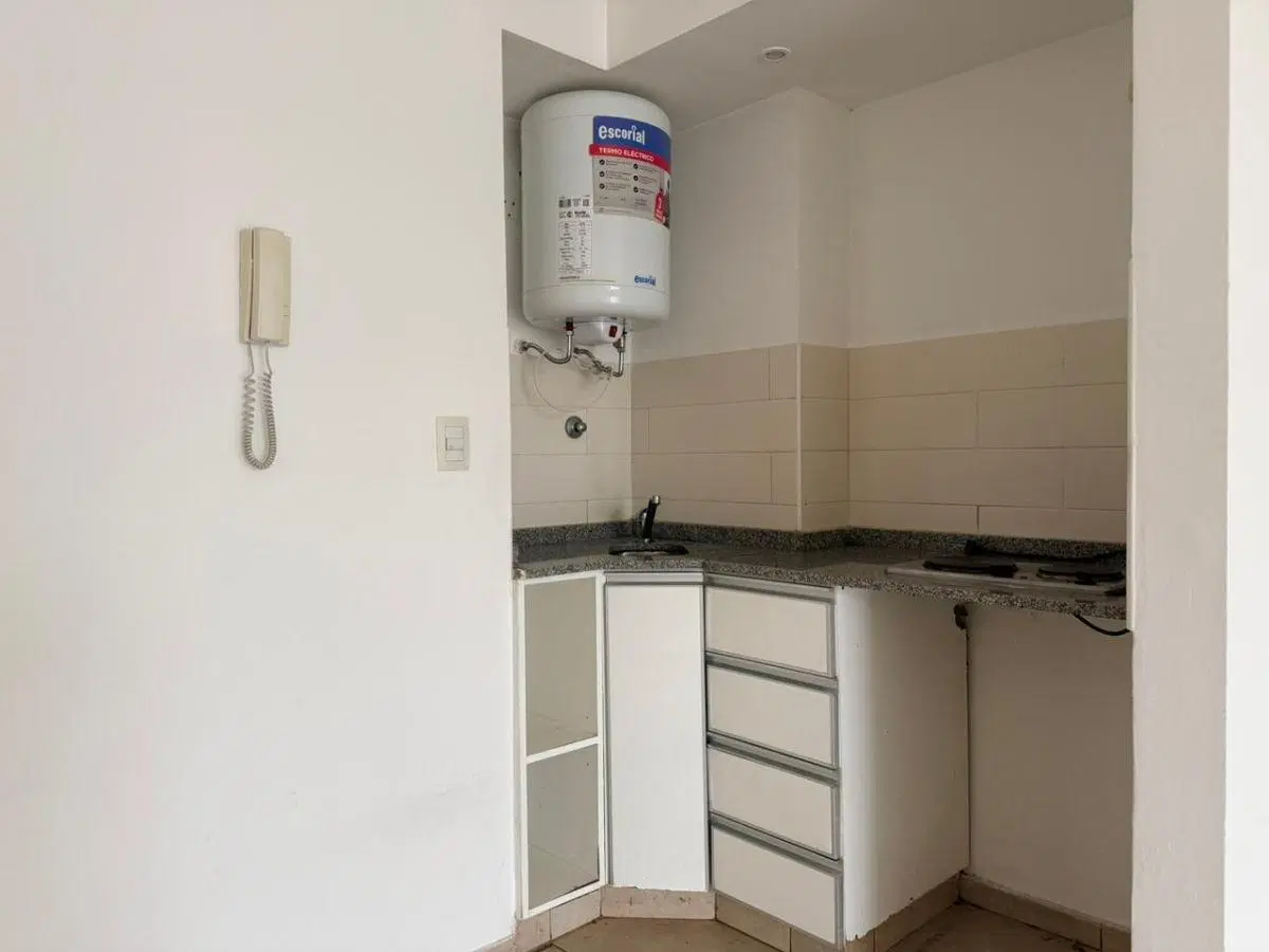 Alquiler Monoambiente Planta Libre con Kitchenette Centro 3