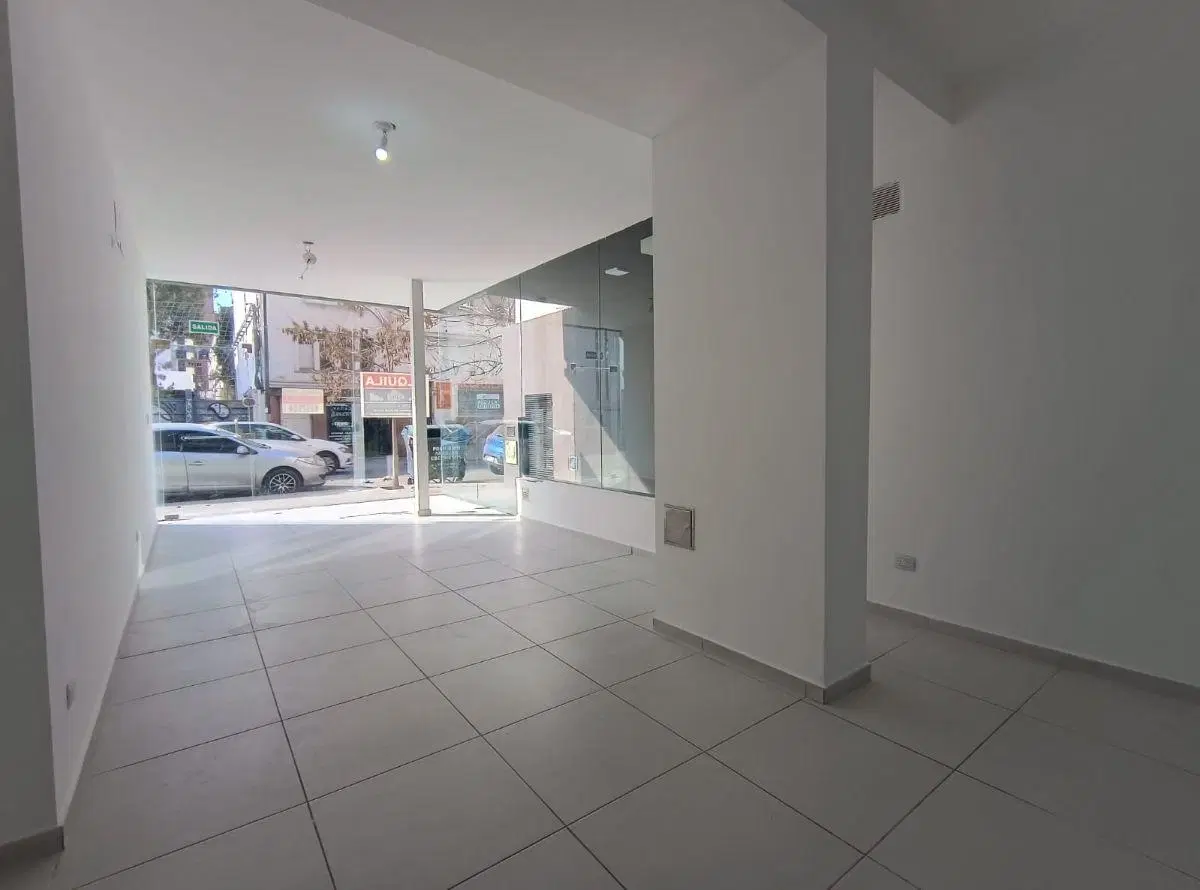 Alquiler LOCAL COMERCIAL Vidriado - Barrio Nueva Córdoba 2