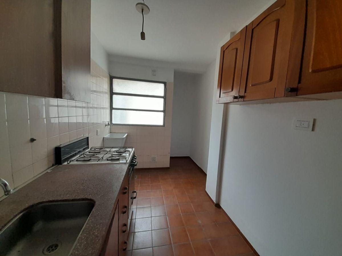 Foto de Alquiler Departamento 2 Dormitorios Frente con Balcón a Mtrs. Buen, imagen 4