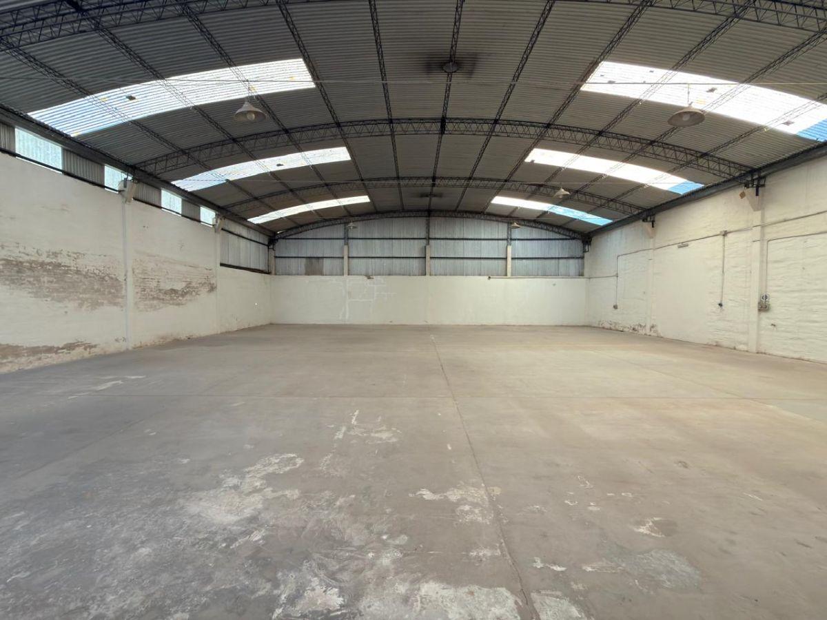 Foto de Alquiler Galpón + 4 Privados zona Los Boulevares, imagen 3