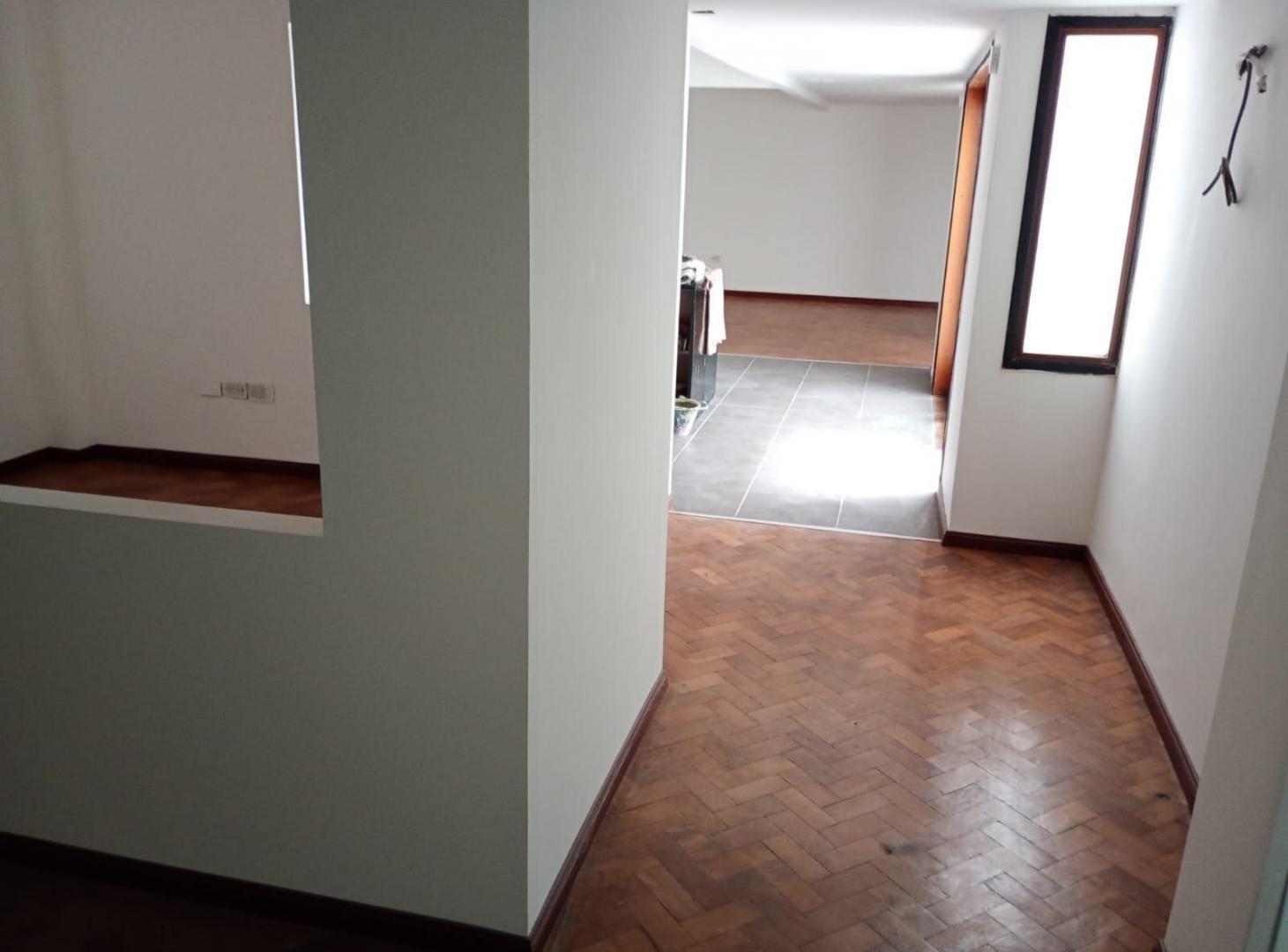 Foto de Oficina-2 privados- Salon -1 baño-Patio -Zona Centro, imagen 3