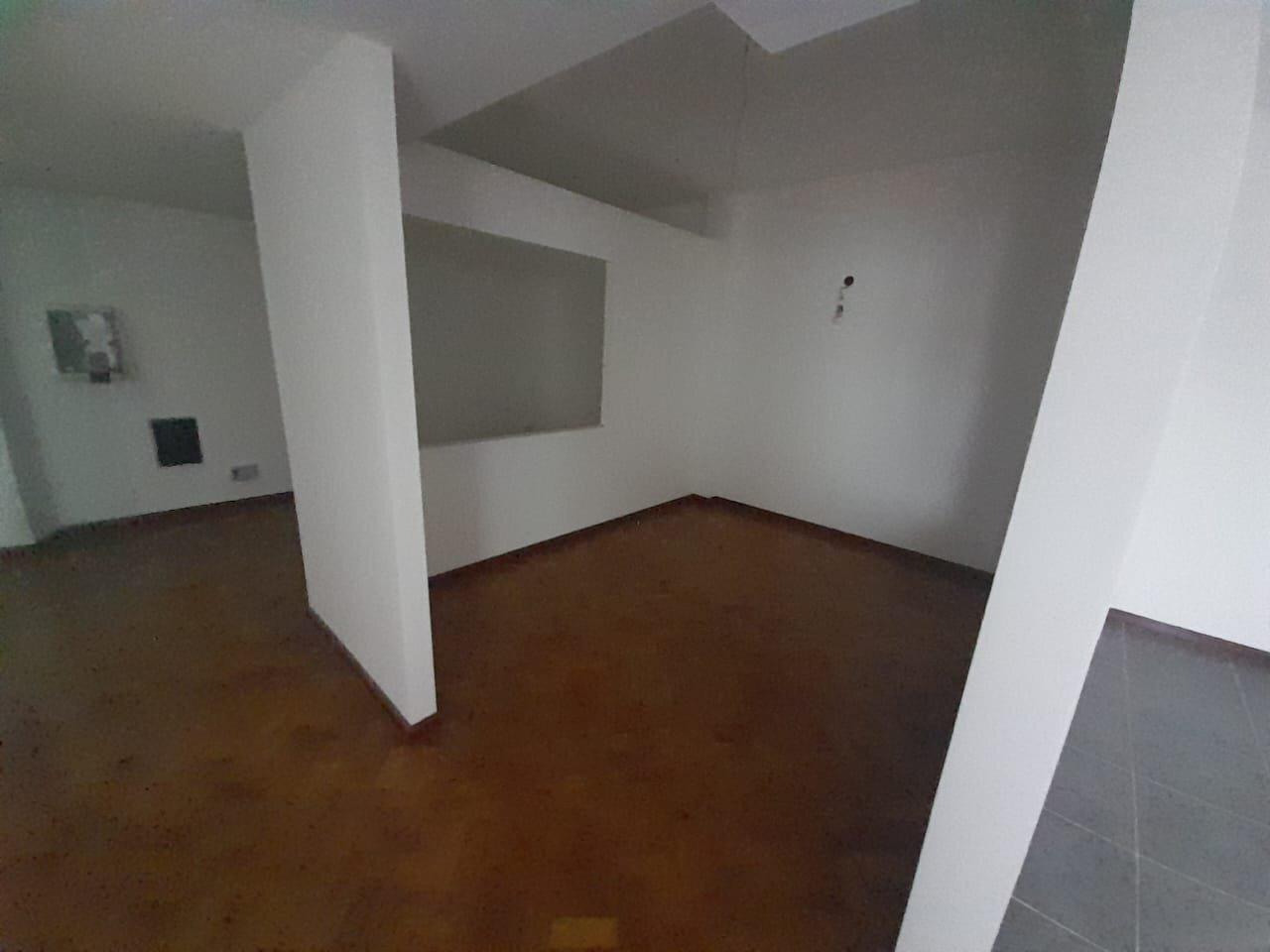 Foto de Oficina-2 privados- Salon -1 baño-Patio -Zona Centro, imagen 5