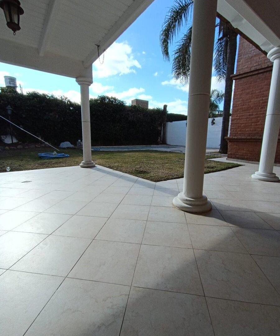 Foto de Casa - 2 plantas- 3 dormitorios en Suite- Pileta- Colinas del Cerro, imagen 2
