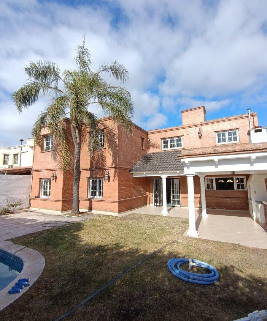 Foto de Casa - 2 plantas- 3 dormitorios en Suite- Pileta- Colinas del Cerro, imagen 1